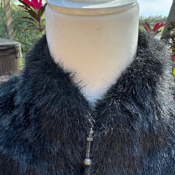 KIKIT Zippered Vest Black Faux Fur front/Sweater Back (reversible) Size 8 - Picture 10 of 14